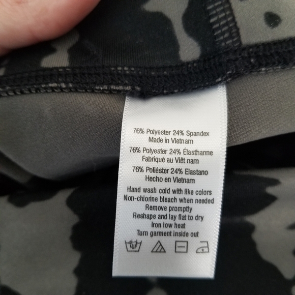 Alo Yoga High Waist Airbrush Tie Dye Capri Leggings Size S Black Gray - Picture 7 of 12